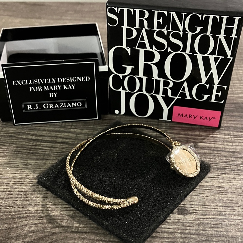 R.J. Graziano Gold “Sisters” Bracelet with Charm - Picture 7 of 7